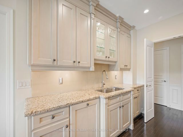 407 - 21 Burkebrook Pl