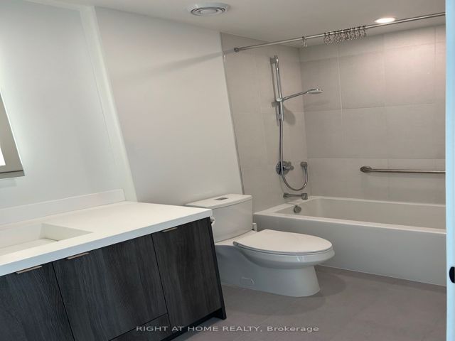 1404 - 30 Inn On The Park Dr