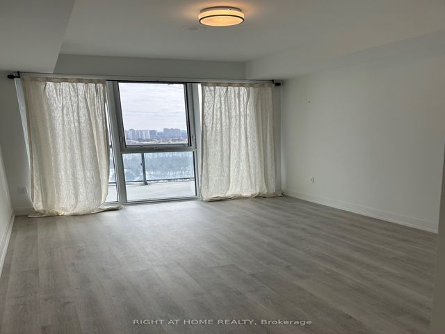 1404 - 30 Inn On The Park Dr