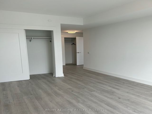 1404 - 30 Inn On The Park Dr