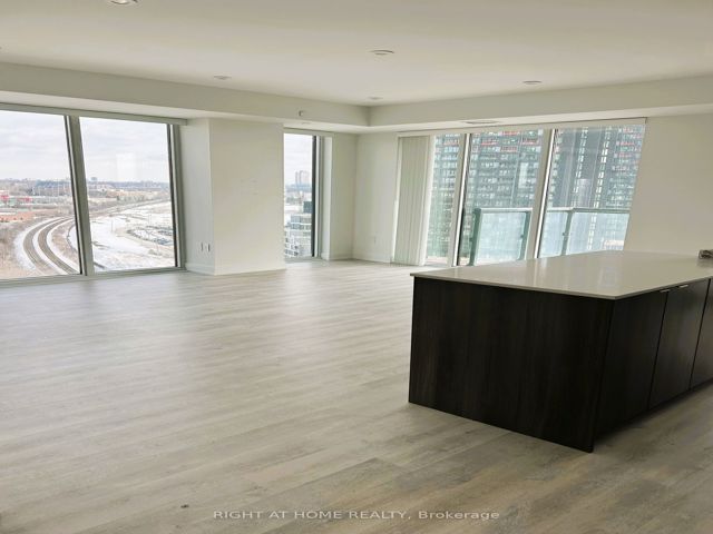 1404 - 30 Inn On The Park Dr
