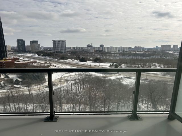 1404 - 30 Inn On The Park Dr
