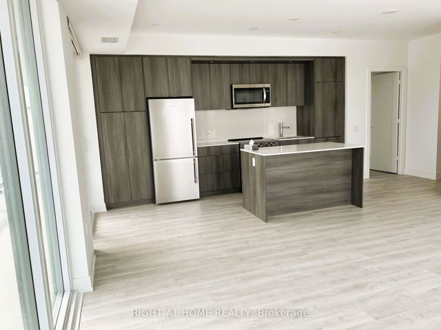 1404 - 30 Inn On The Park Dr