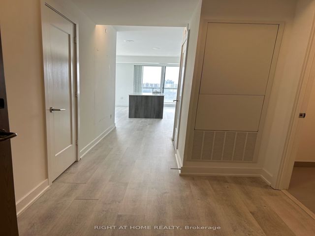 1404 - 30 Inn On The Park Dr