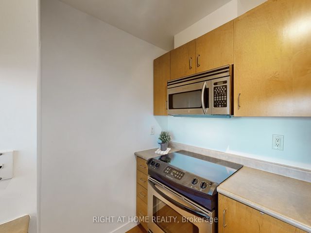 2708 - 281 Mutual St