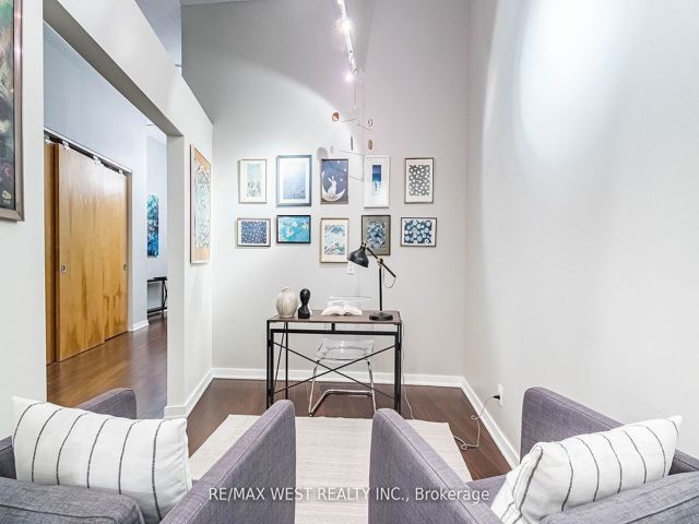 821 - 155 Dalhousie St