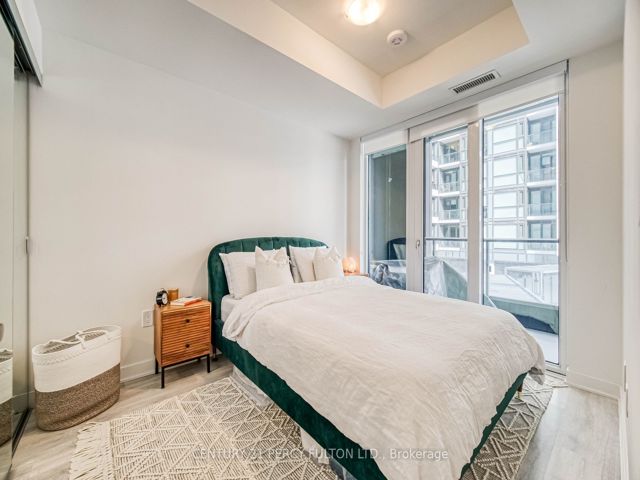 1244 - 135 Lower Sherbourne St