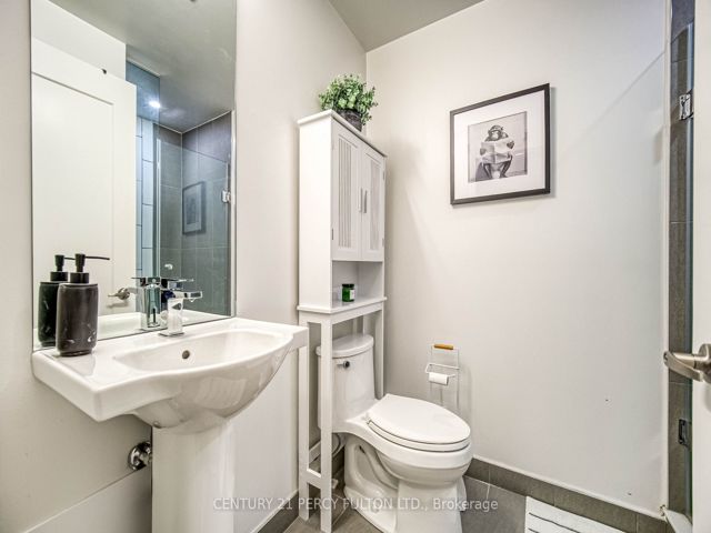 1244 - 135 Lower Sherbourne St
