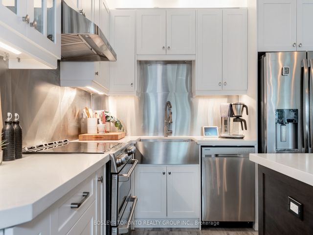 420 - 160 Baldwin St