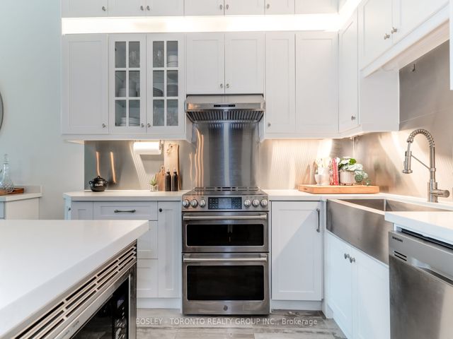420 - 160 Baldwin St