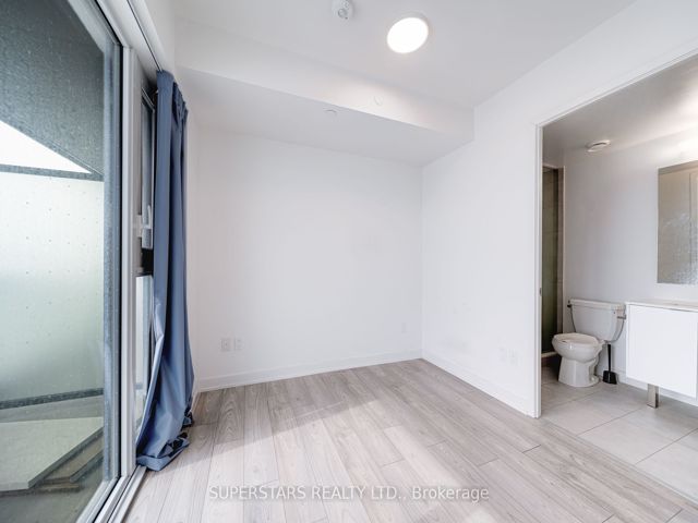 811 - 8 Tippett Rd