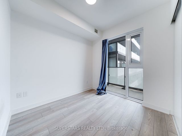 811 - 8 Tippett Rd