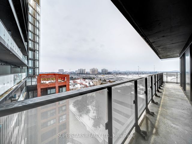 811 - 8 Tippett Rd