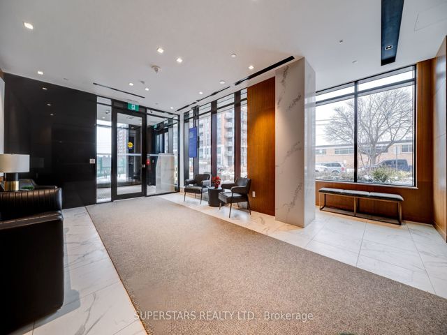 811 - 8 Tippett Rd