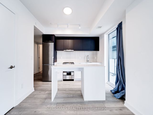 811 - 8 Tippett Rd