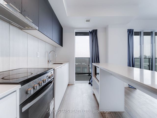 811 - 8 Tippett Rd