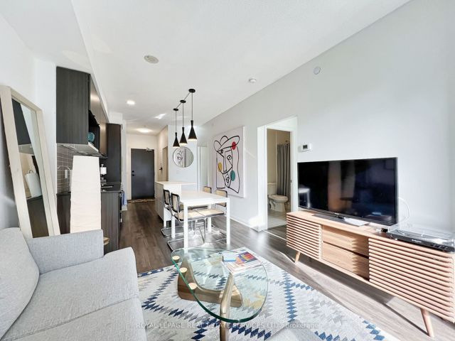 306 - 435 Richmond St W