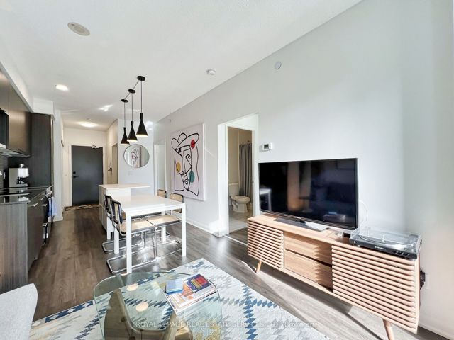 306 - 435 Richmond St W