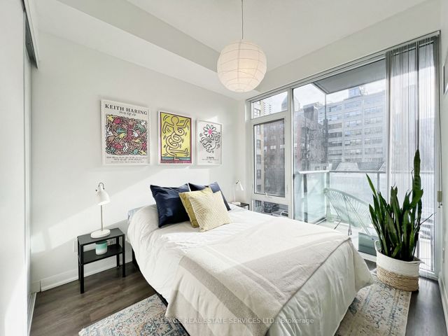 306 - 435 Richmond St W