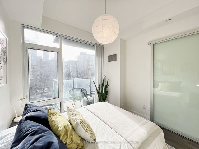 306 - 435 Richmond St W