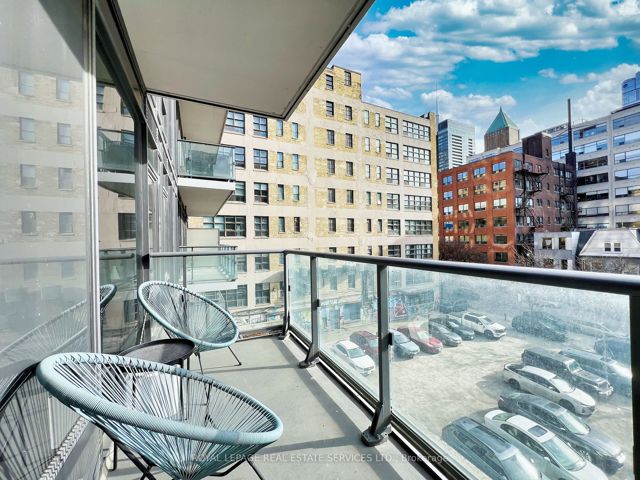 306 - 435 Richmond St W