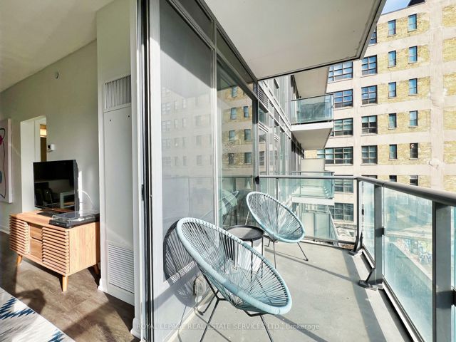 306 - 435 Richmond St W