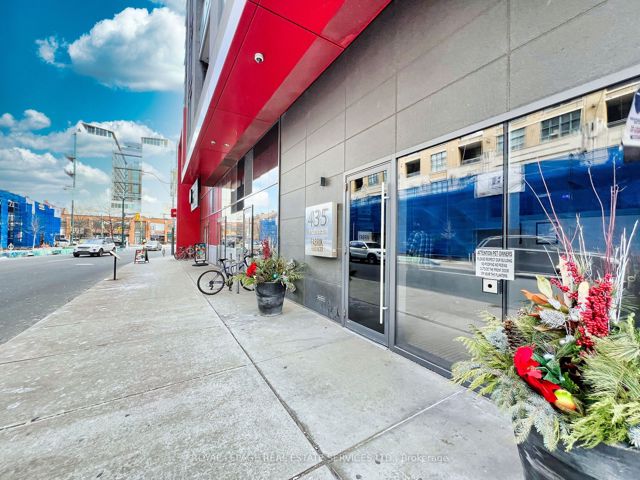306 - 435 Richmond St W