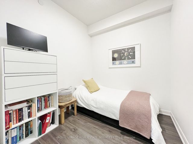 306 - 435 Richmond St W