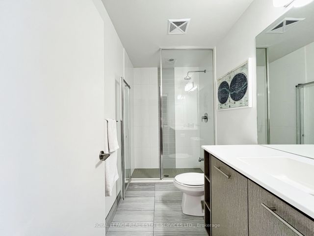 306 - 435 Richmond St W