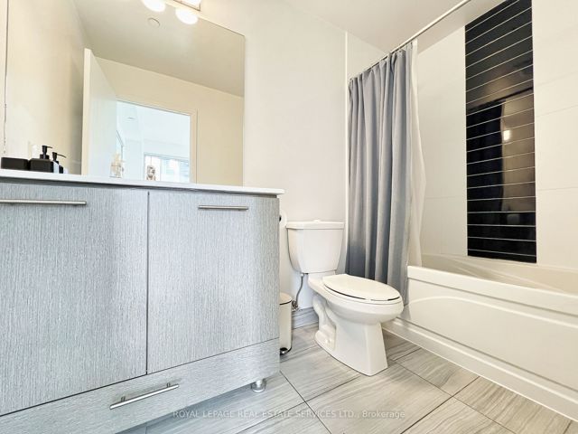 306 - 435 Richmond St W