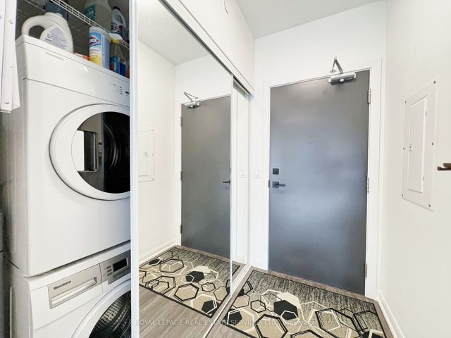 306 - 435 Richmond St W