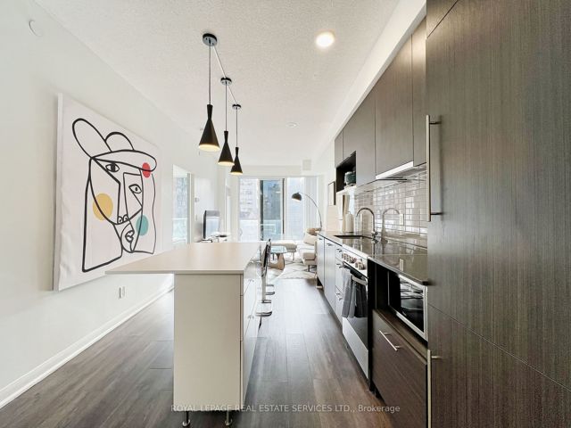 306 - 435 Richmond St W