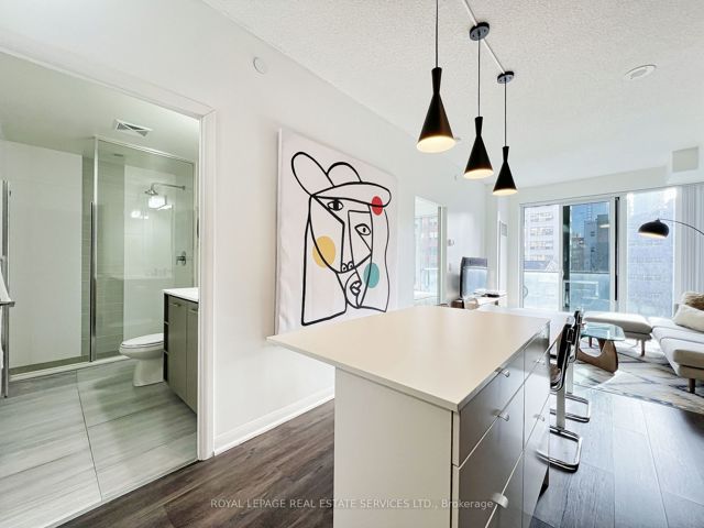 306 - 435 Richmond St W