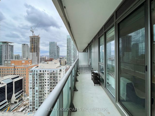 1811 - 2221 Yonge St
