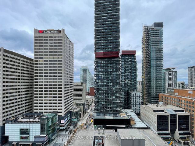 1811 - 2221 Yonge St