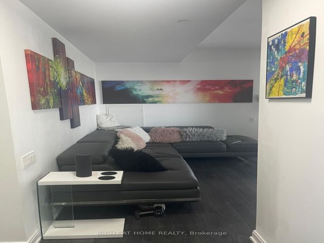 4001 - 42 Charles St E