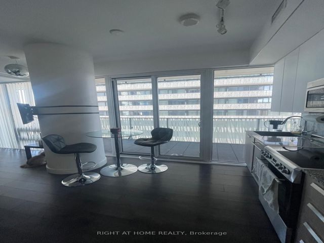 4001 - 42 Charles St E