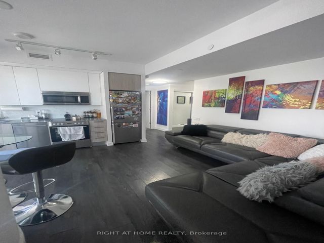 4001 - 42 Charles St E