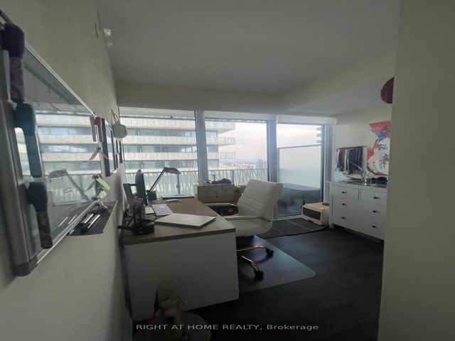 4001 - 42 Charles St E