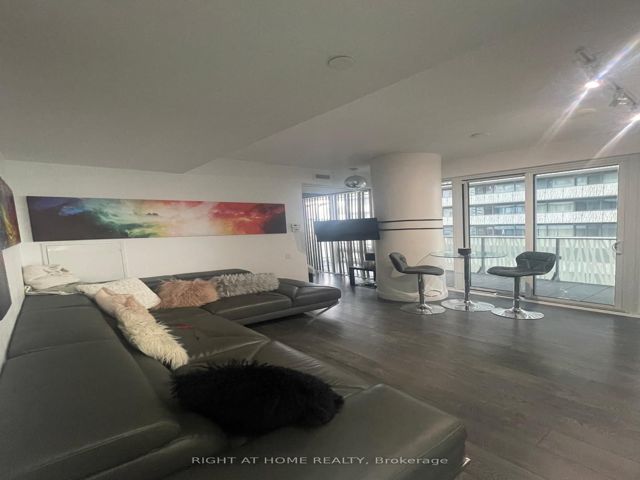 4001 - 42 Charles St E