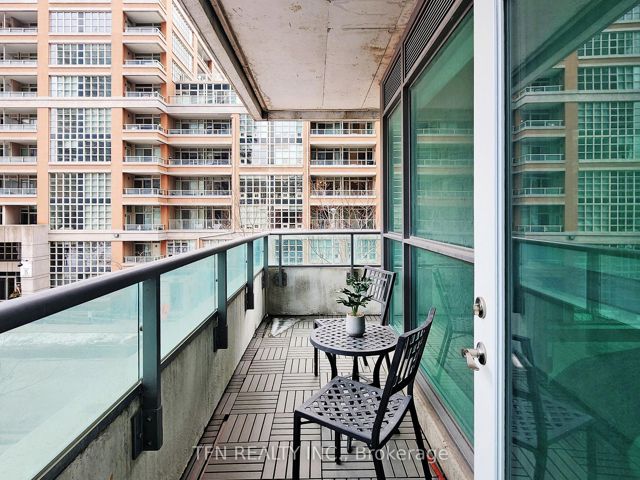 204 - 69 Lynn Williams St