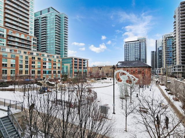 204 - 69 Lynn Williams St