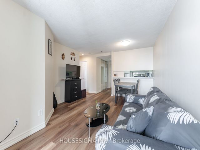 815 - 7 Bishop Ave