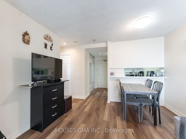 815 - 7 Bishop Ave