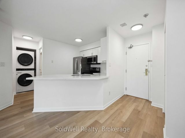 1802 - 25 Grenville St