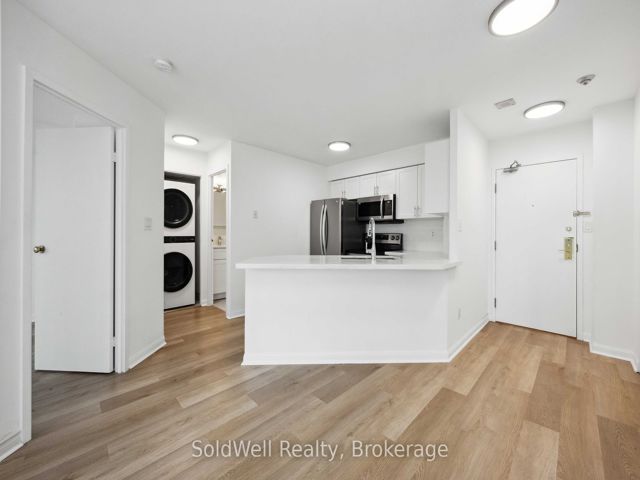 1802 - 25 Grenville St