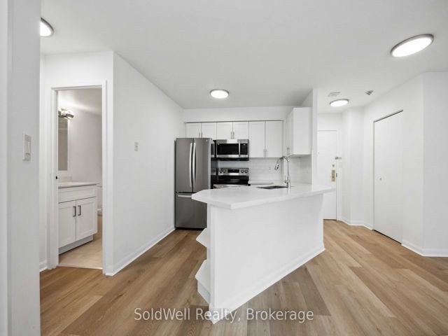 1802 - 25 Grenville St