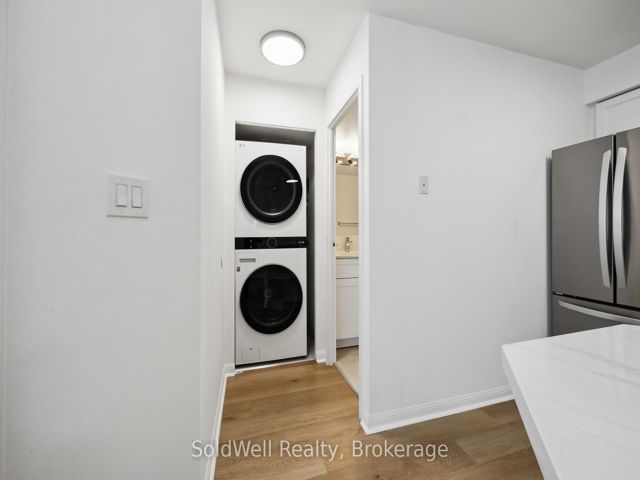 1802 - 25 Grenville St