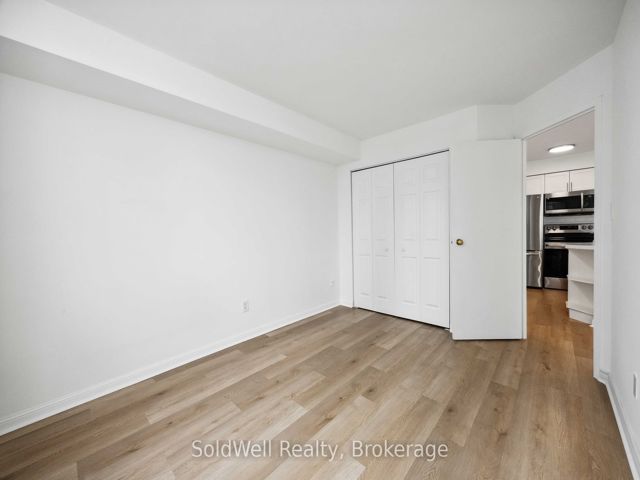 1802 - 25 Grenville St