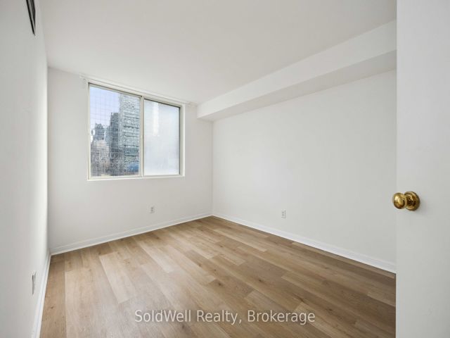 1802 - 25 Grenville St